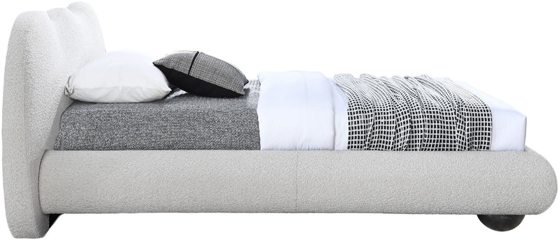 Hyde - Bed