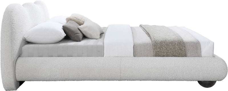 Hyde - Bed