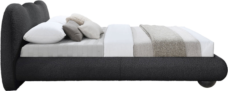 Hyde - Bed