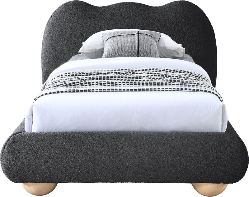 Hyde - Bed