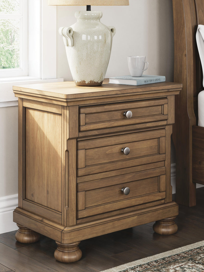Vandenmore King Panel Bed with Mirrored Dresser and Nightstand