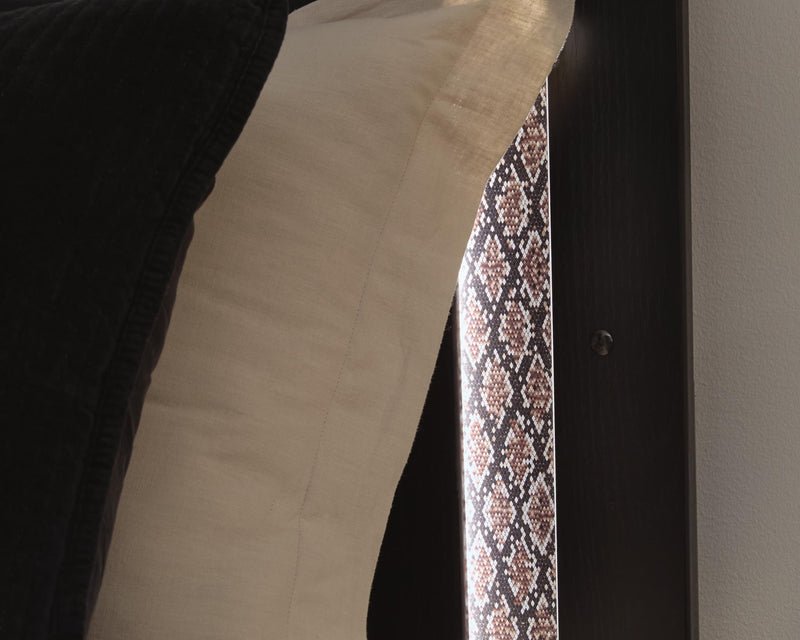 Brizmore King Panel Bed