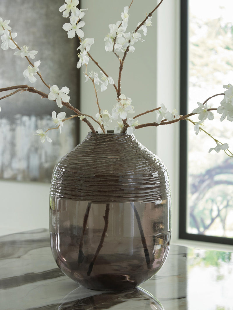 Harpwick Vase